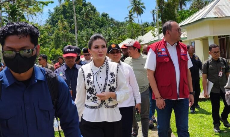 Tindaklanjuti Program Presiden, Sekjen Kemensos dan Gubernur Sherly Tinjau Tiga Titik SR Malut