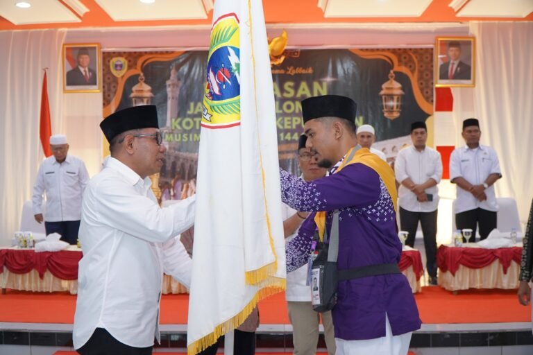 Wakil Walikota Secara Resmi Melepaskan 150 CJH