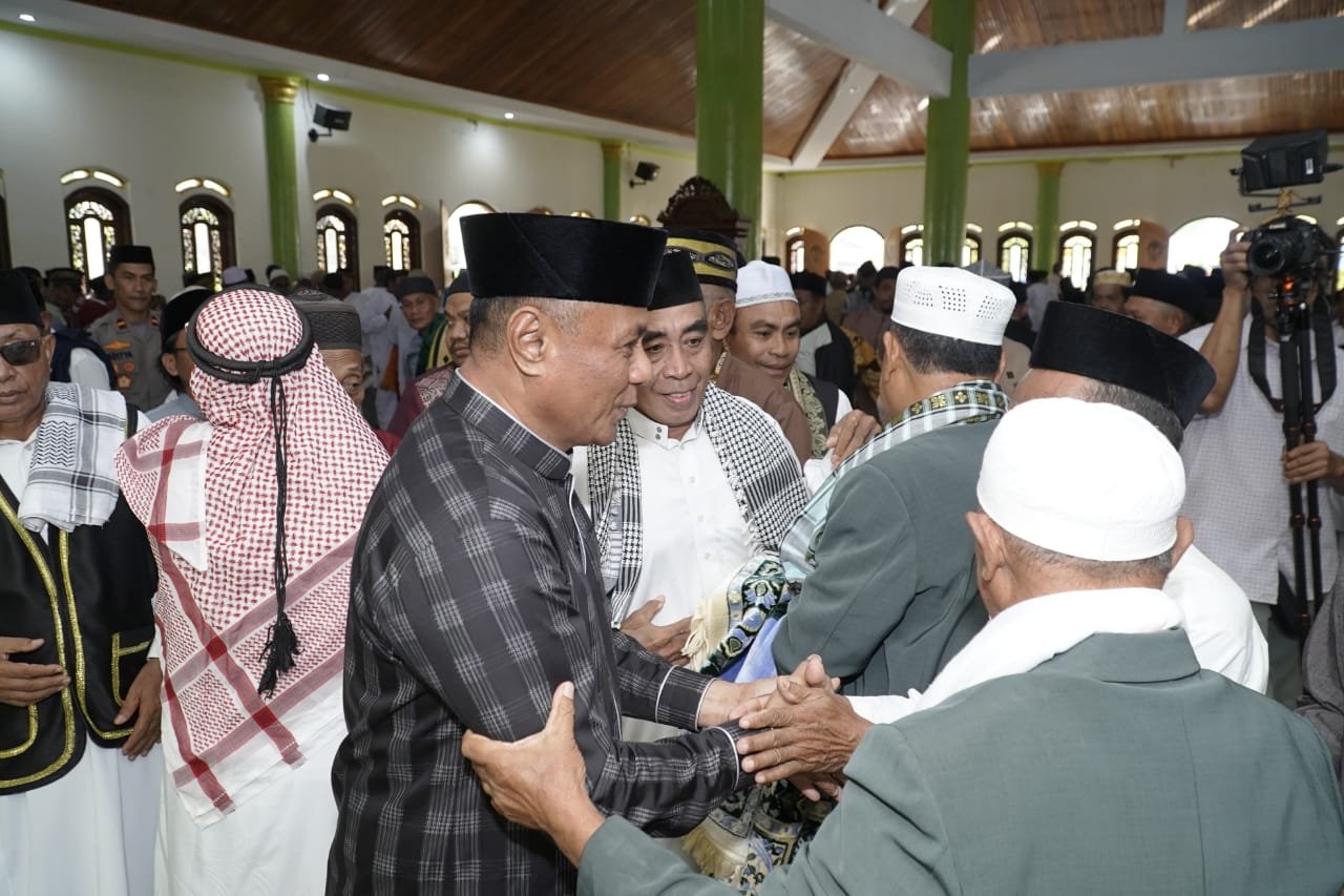 Muhammad Sinen Laksanakan Sholat Idul Adha Perdana Di Wilayah Oba Selama Menjadi Pejabat