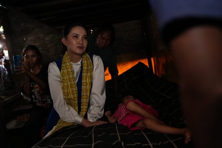 Komitmen Wujudkan Malut Sehat, Serly Tjoanda Kunjungi Rumah Anak Stunting di Tabobo