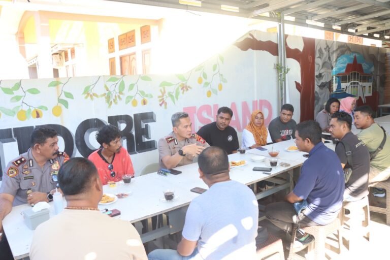 Sinergitas Dalam Menyampaikan Informasi, Kapolresta Tidore Silaturahmi Dengan Awak Media