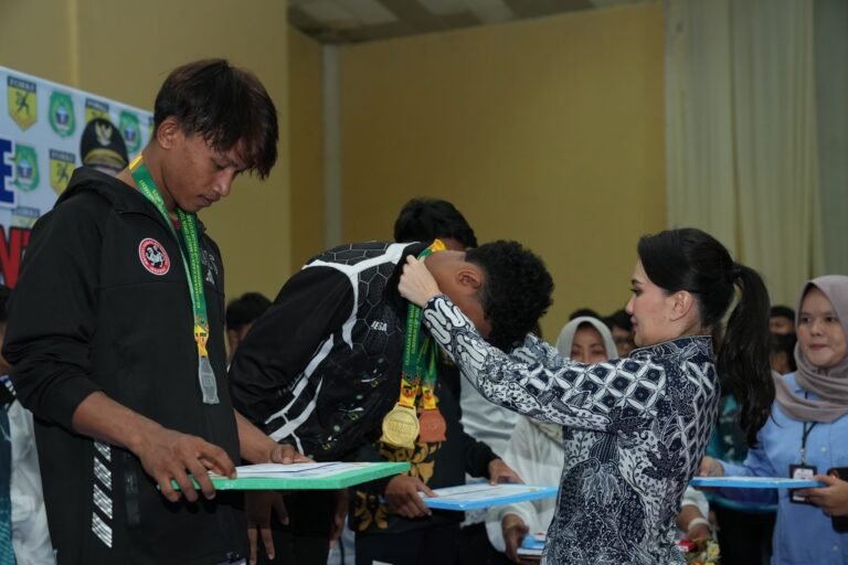Gubernur Malut Tutup Turnamen Karate, Atlet Sulut Raih Kemenangan