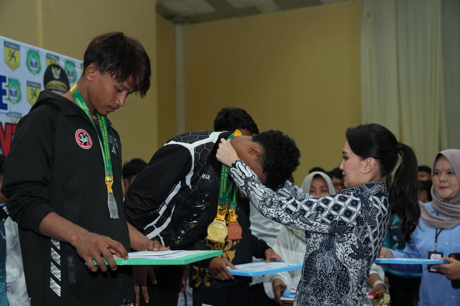 Gubernur Malut Tutup Turnamen Karate, Atlet Sulut Raih Kemenangan