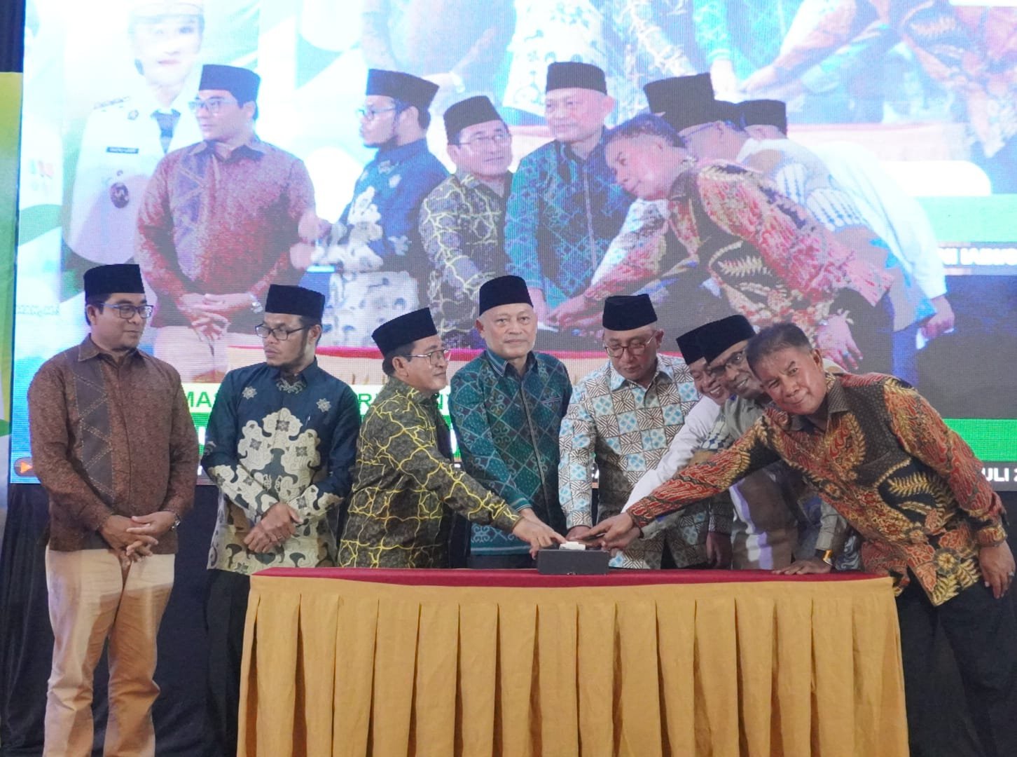 Wagub Malut Launching Program Scholarship Pada Temu Alumni IAIN Ternate