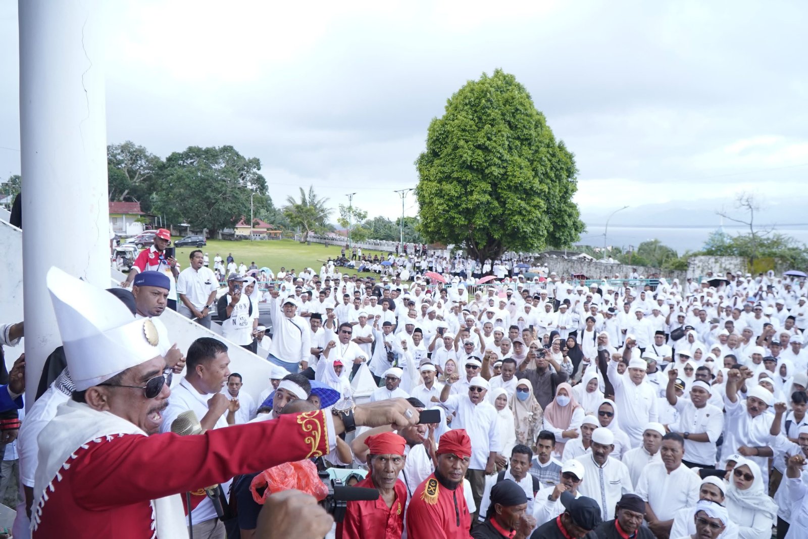 Menyikapi Wacana DOB Sofifi, Ribuan Warga Mendesak Sultan Untuk Bersikap