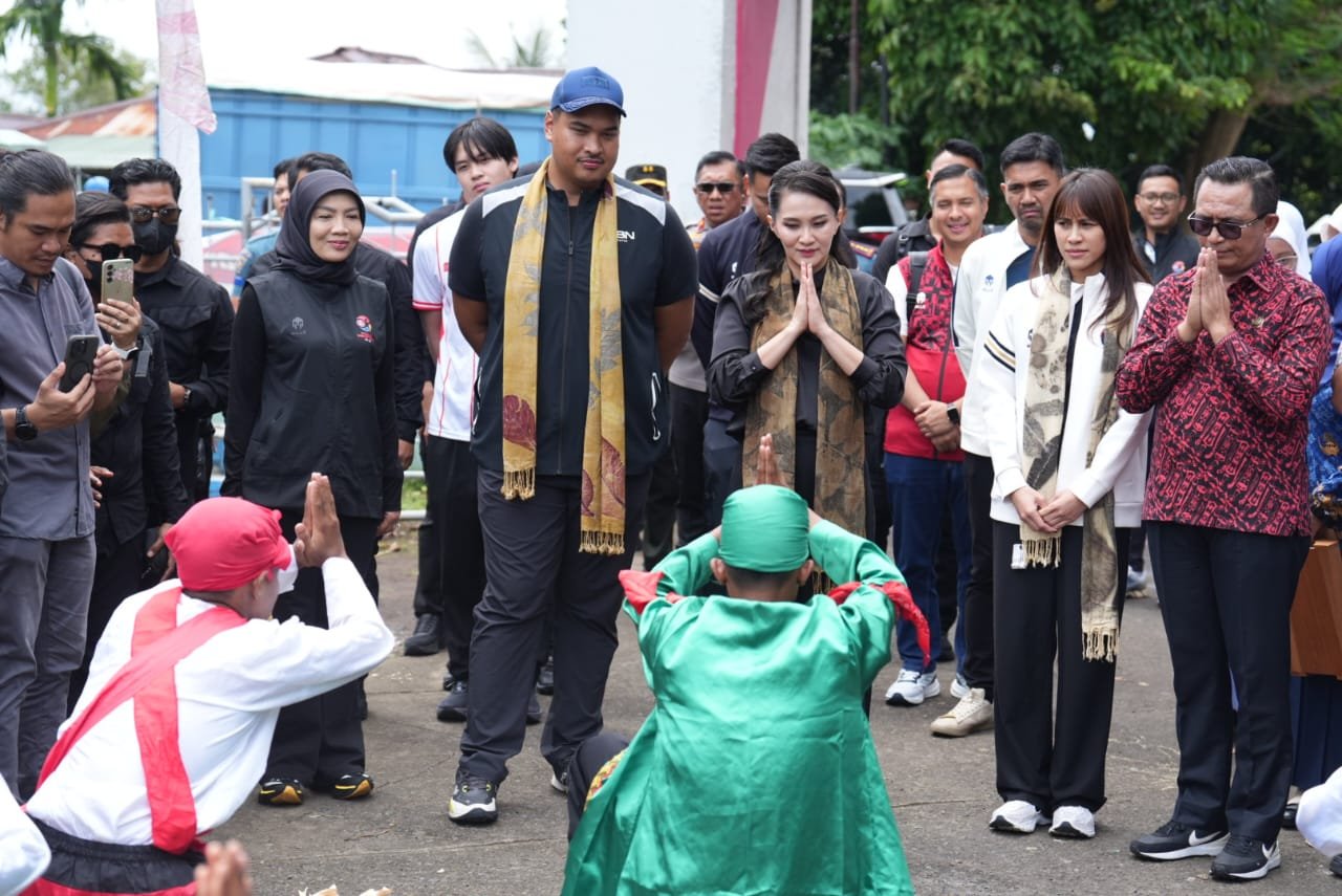 Sherly Tjoanda Dampingi Menpora Kunker Ke SMA 5 Kota Ternate