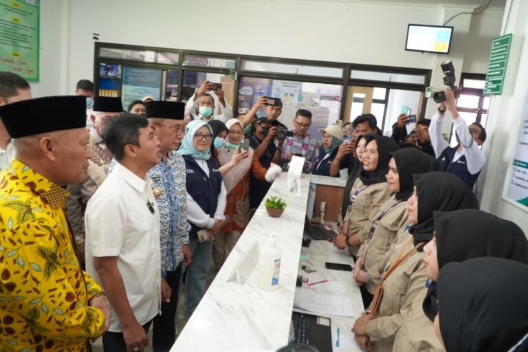Didampingi Wagub, Wamenkes Tinjau Penanganan Skrining TB Dan CKG Di Puskesmas Kota