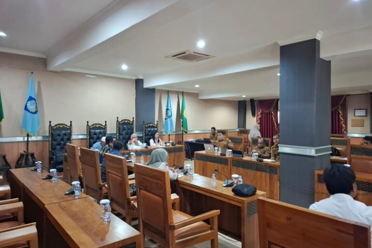 Komisi III DPRD Malut dan BPBJ Bahas Keterlambatan Lelang Proyek