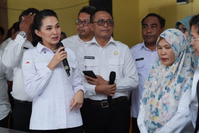 Serly Tjoanda bersama Deputi III Kantor Staf Presiden Tinjau Kesiapan Implementasi Program MBG di SMK 3 Ternate
