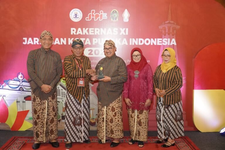 Wawali Tidore Bersama Ketua 1 TP PKK Hadiri Gala Dinner Rakernas JKPI di Yogyakarta