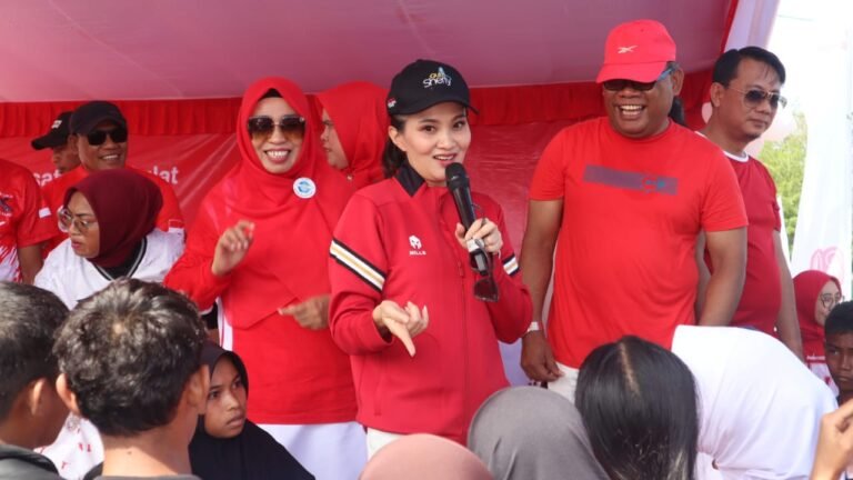 Serly Tjoanda Pimpin Senam Merdeka di Sofifi, Sambut HUT RI ke-80 dengan Semangat