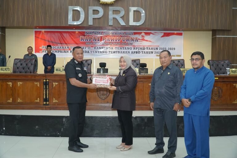Walikota Tidore Kepulauan Sampaikan Perubahan APBD Tahun 2025