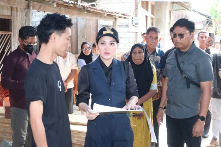 Terbang Ke Halmahera Selatan, Serly Tjoanda Tinjau Lokasi Program Rumah Tidak Layak Huni