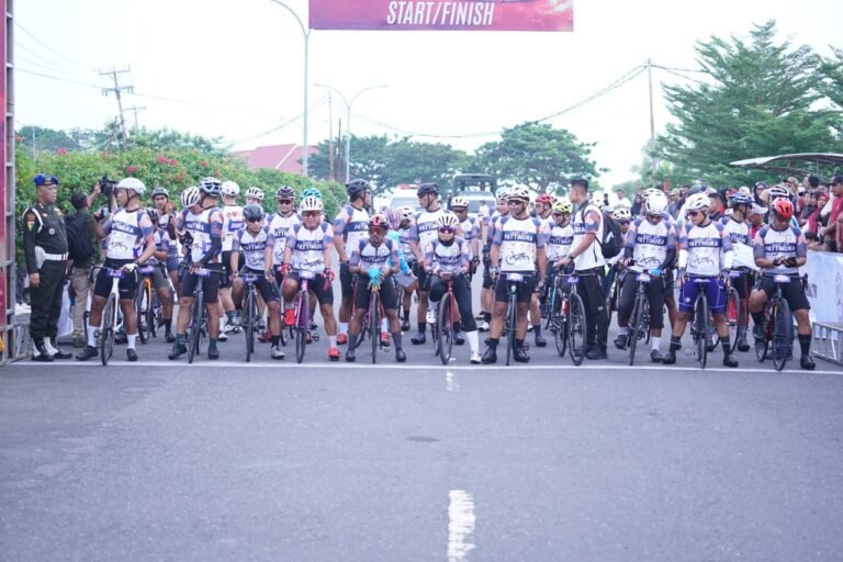 100 Peserta Mengikuti Balap Sepeda Tour de Pattimura Dalam Rangka HUT TNI ke 80