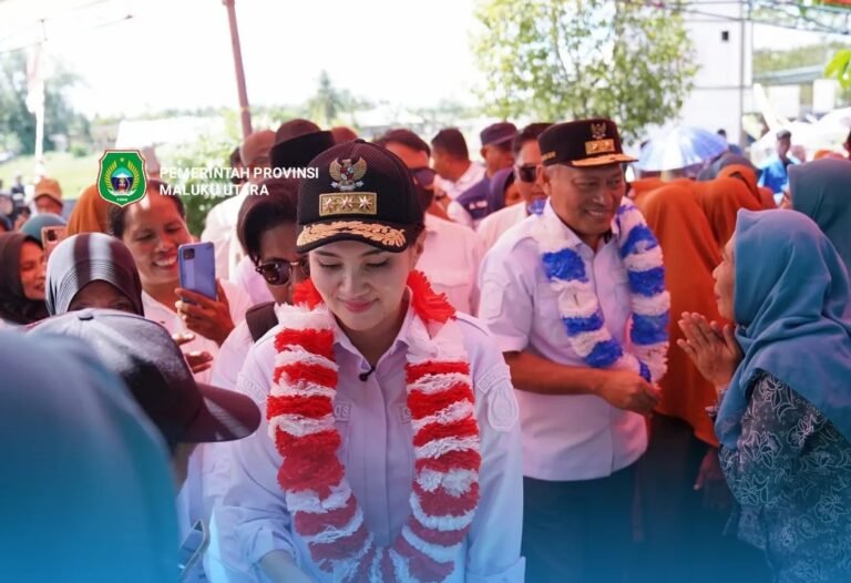 Bunda Sherly-Sarbin Disambut Hangat Warga Desa Foya, Jawab Aspirasi Nelayan dan Pemuda
