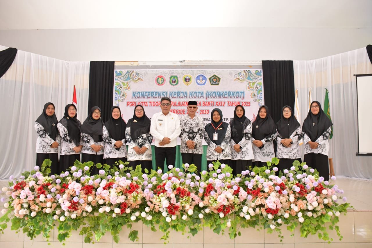 Ahmad Laiman Membuka Dengan Resmi KONKERKOT PGRI Kota Tidore Kepulauan Periode 2025-2030