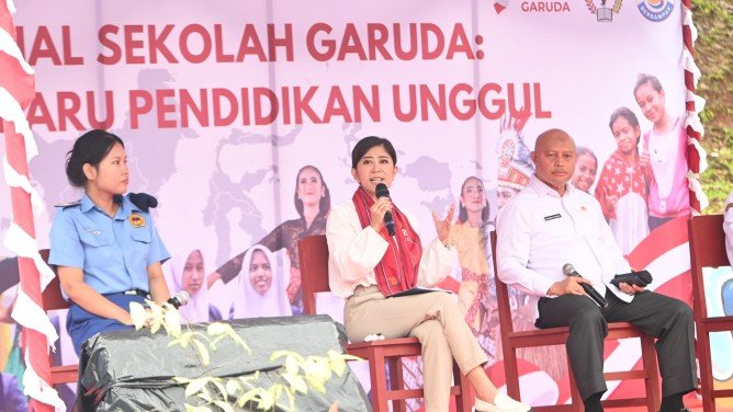 Sekolah Unggul Garuda Hadir di Ambon, Menkomdigi: Siswa Maluku Siap Go Global