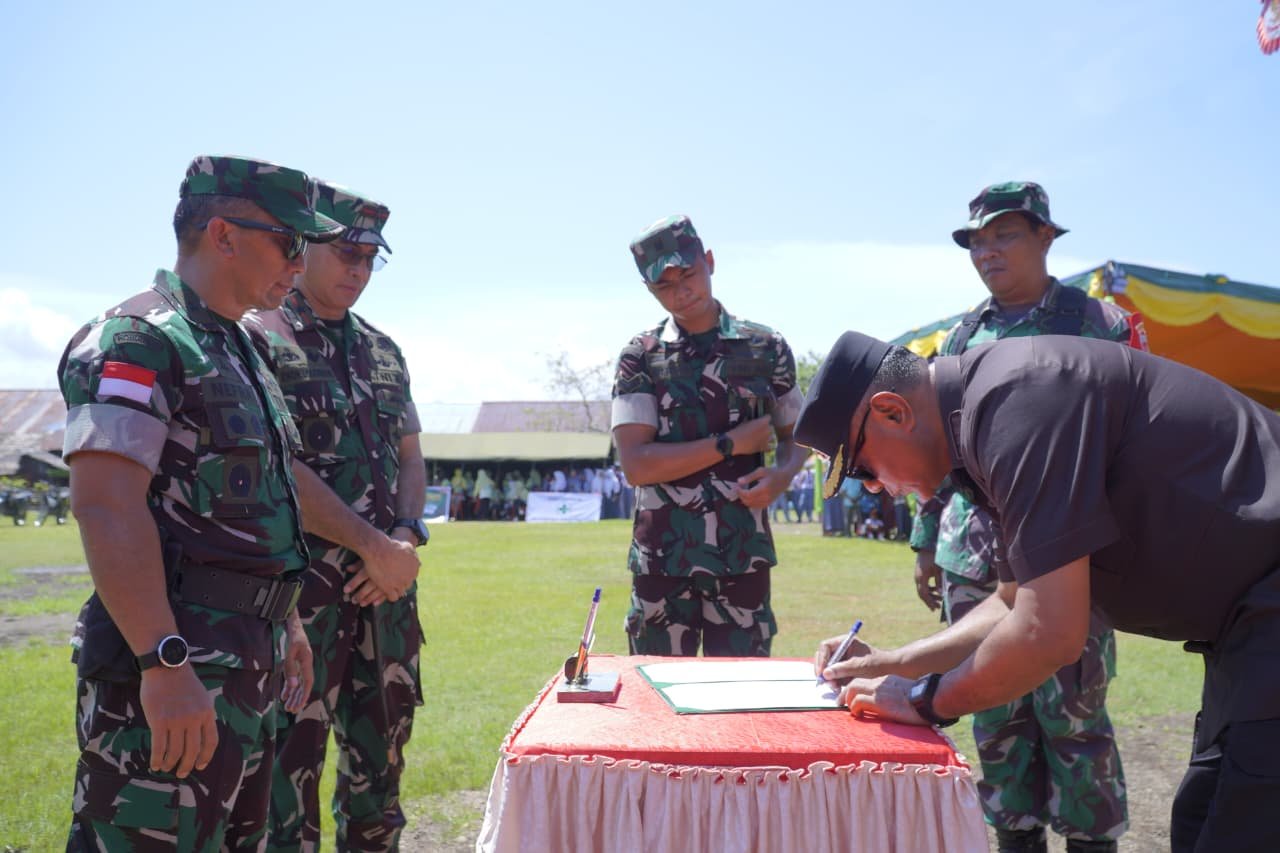 Hadiri Penutupan TMMD Ke-126 di Desa Wama, Walikota: Pemda Siap Berkolaborasi Dengan TNI/Polri