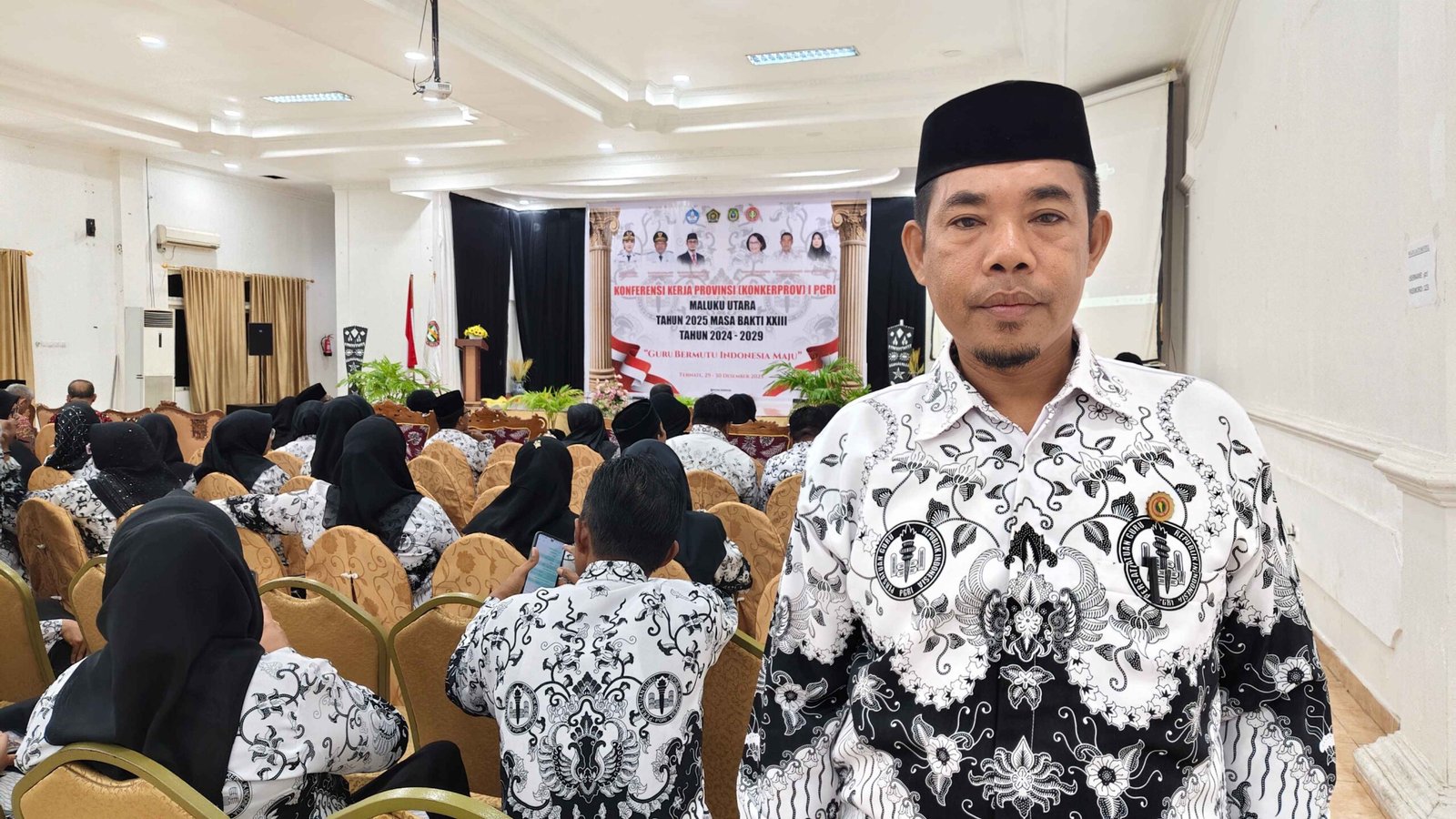 Ketua PGRI Halteng Hadiri Konkerprov I PGRI Maluku Utara