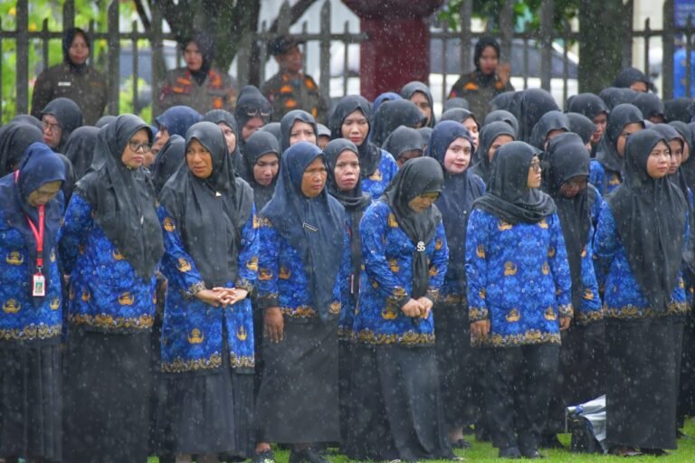 Diguyur Hujan Sejak Pagi, Upacara HUT 54 Korpri Berlangsung Lancar