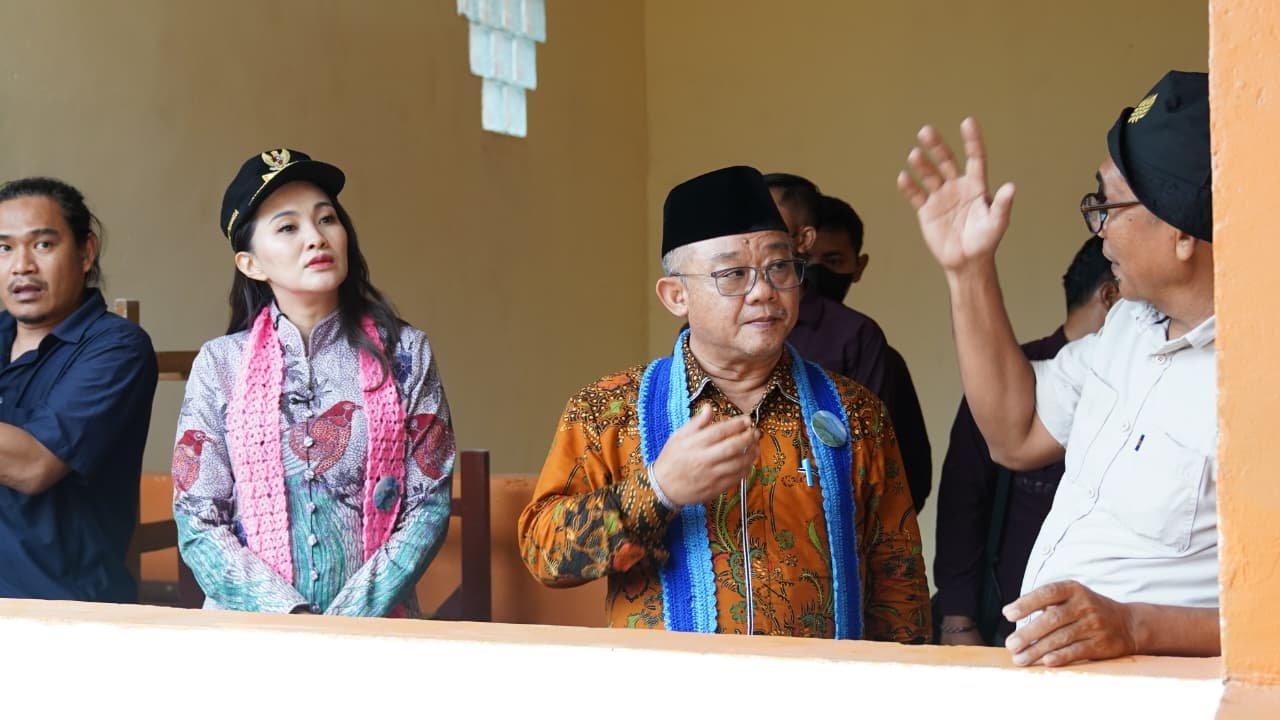 Revitalisasi SMKN 1 Ternate Dipercepat, Mendikdasmen Tinjau Kelas dan MCK
