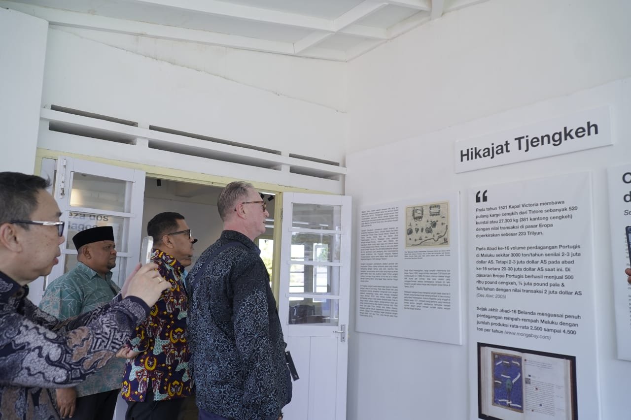 Disambut Baik Saat Kunjungi Tidore, Thomas Loidi: Kota Yang Miliki Sejarah Besar di Indonesia
