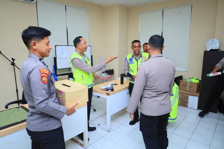 Personel Polda Malut Galang Dana untuk Korban Bencana di Halmahera Barat dan Utara