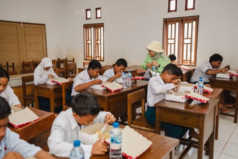 Program Gizi Harita Nickel Hidupkan Sekolah dan UMKM Sekitar Tambang