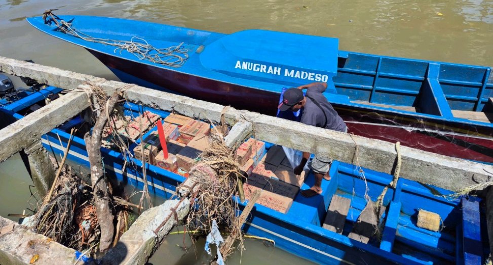 Ketika Jalan Putus, Perahu Nelayan Jadi Jalur Penyelamat Warga Halbar