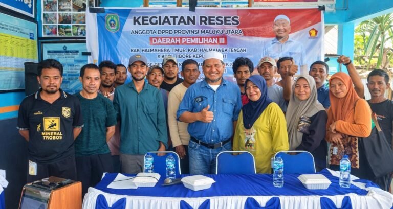 Reses di Desa Kiya, Djufri Yakuba Didesak Warga Kawal Talud Pantai hingga Pagar SMA Negeri 7 yang Dianggap Diabaikan