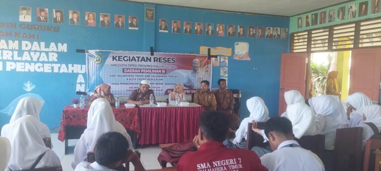 Djufri Yakuba Serap Aspirasi Guru SMA Negeri 7 Haltim Saat Reses di Desa Wayamli