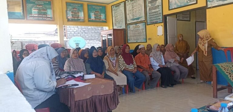 Rahmawati Muhammad Serap Aspirasi Pendidikan dan Kesehatan Warga Desa Waleh