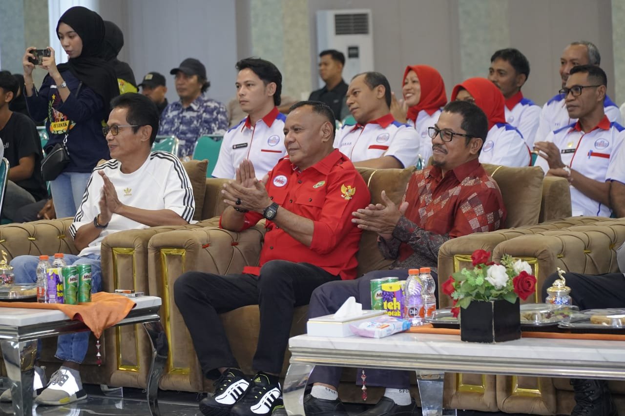 Hadiri Pelantikan Pengurus PBVSI Halsel, Muhammad Sinen Ingatkan Selalu Aktif Dalam Program PBVSI Malut