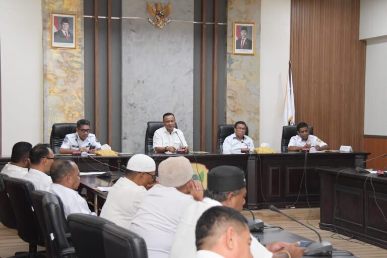 Muhammad Sinen Pimpin Rapat Evaluasi Penerimaan PAD Tahun 2026