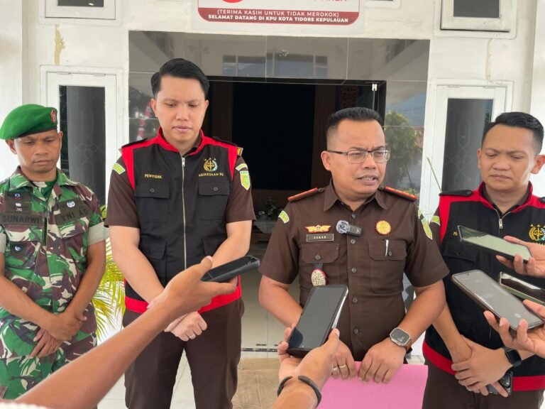 Kejari Tidore Geledah Kantor KPU, Sejumlah Dokumen Diamankan