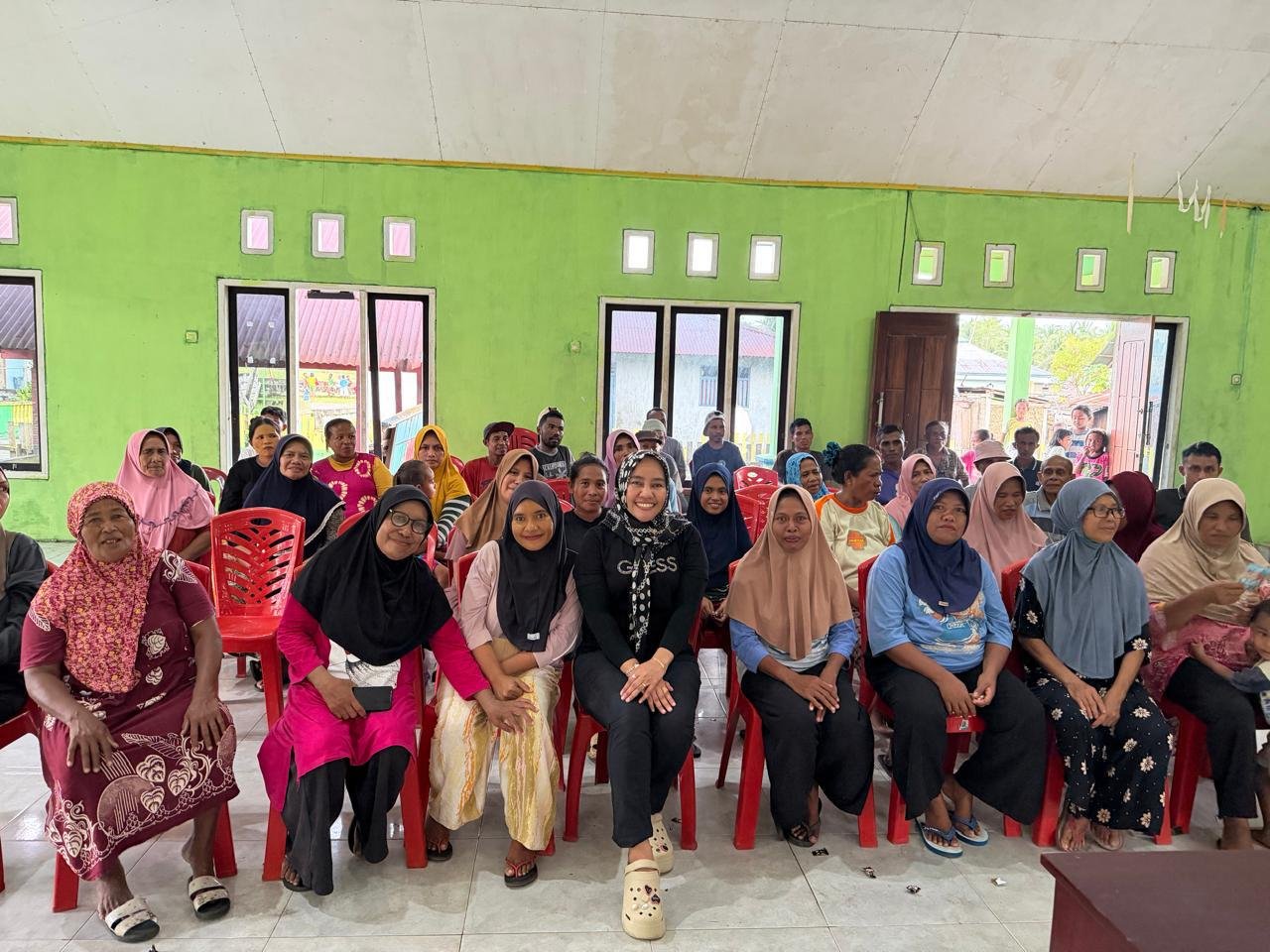Agriati Yulin Mus Serap Aspirasi Warga Waitamela, Anak-Anak Antusias Ikut Games Matematika