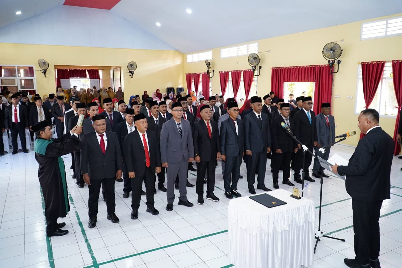 Walikota Tidore Lantik 56 Pejabat Eselon II, III dan IV