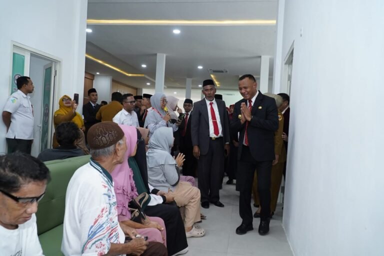 Muhammad Sinen Meresmikan Gedung Poliklinik RSD Kota Tidore Kepulauan