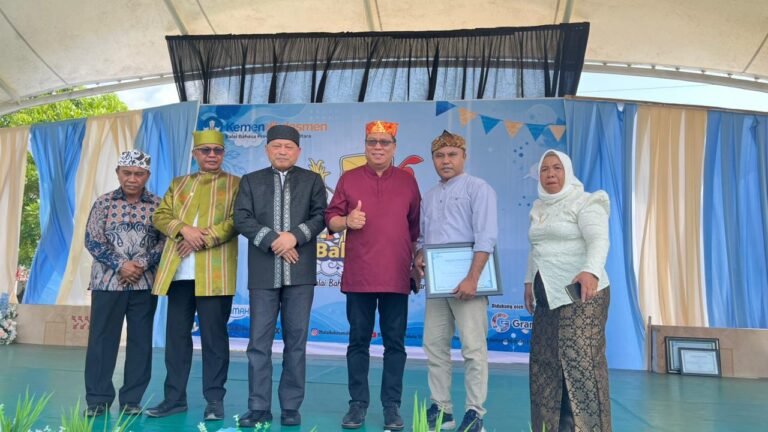 Terima Penghargaan dari Balai Bahasa Malut, Sekda Tidore: Kami Bangga Berbahasa Tidore